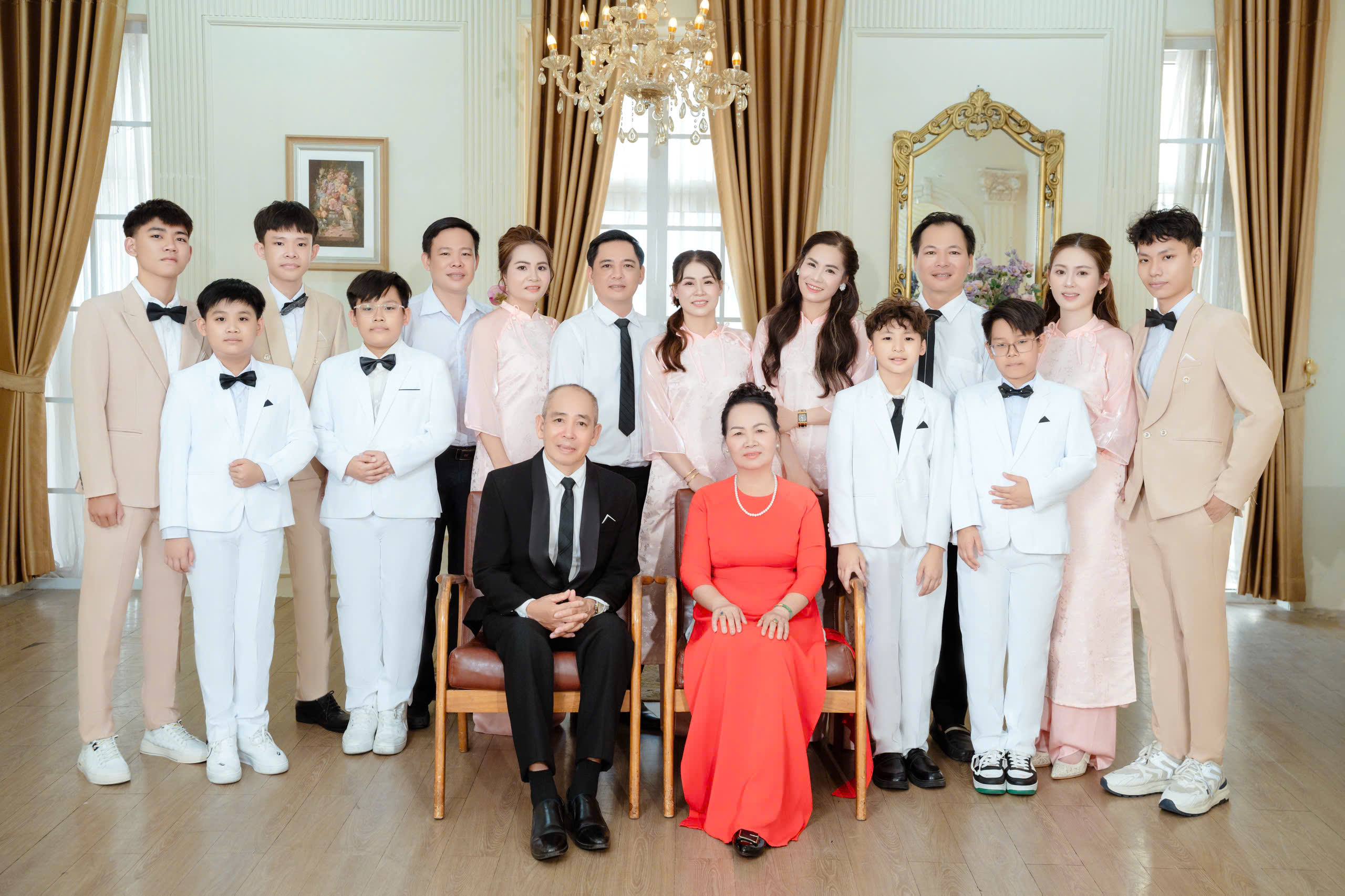 CHỤP HÌNH ĐẠI GIA ĐÌNH